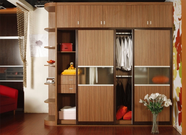 YALIG Hogg Watts Vintage Closet / Wardrobe